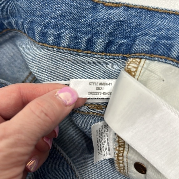Madewell relaxed denim short size 32.Button fly. - Picture 10 of 11